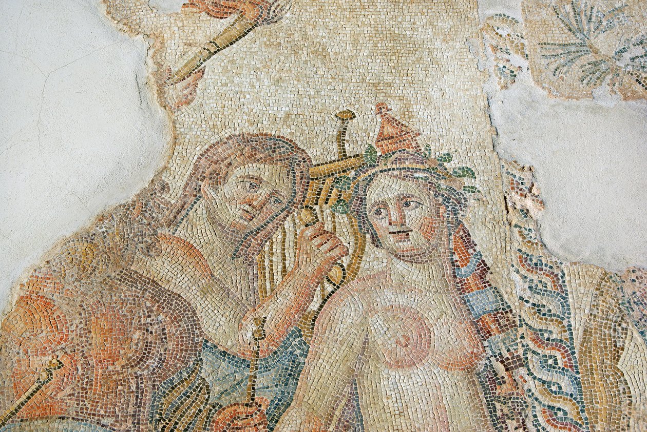 Egy kentaur elbűvöl egy Maenádot, részlet a Dionüszosz diadalmas menetéből, Aion háza, Paphos, Ciprus (mozaik) alkotó: Roman