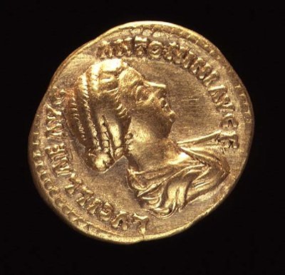 Aureus (előlap), amely Lucillát, Marcus Aurelius (Kr. u. 161-180) lányát ábrázolja leterítve. Felirat: LUCILLAE AVG ANTONINI AVG F (arany) (a hátoldalt lásd: 119147) alkotó: Roman