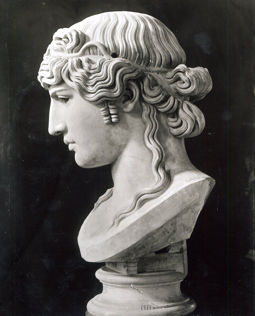 Antinous mellszobra (110-30 körül), „Antinous Mondragone”, i.sz. 130-138 körül (márvány) alkotó: Roman