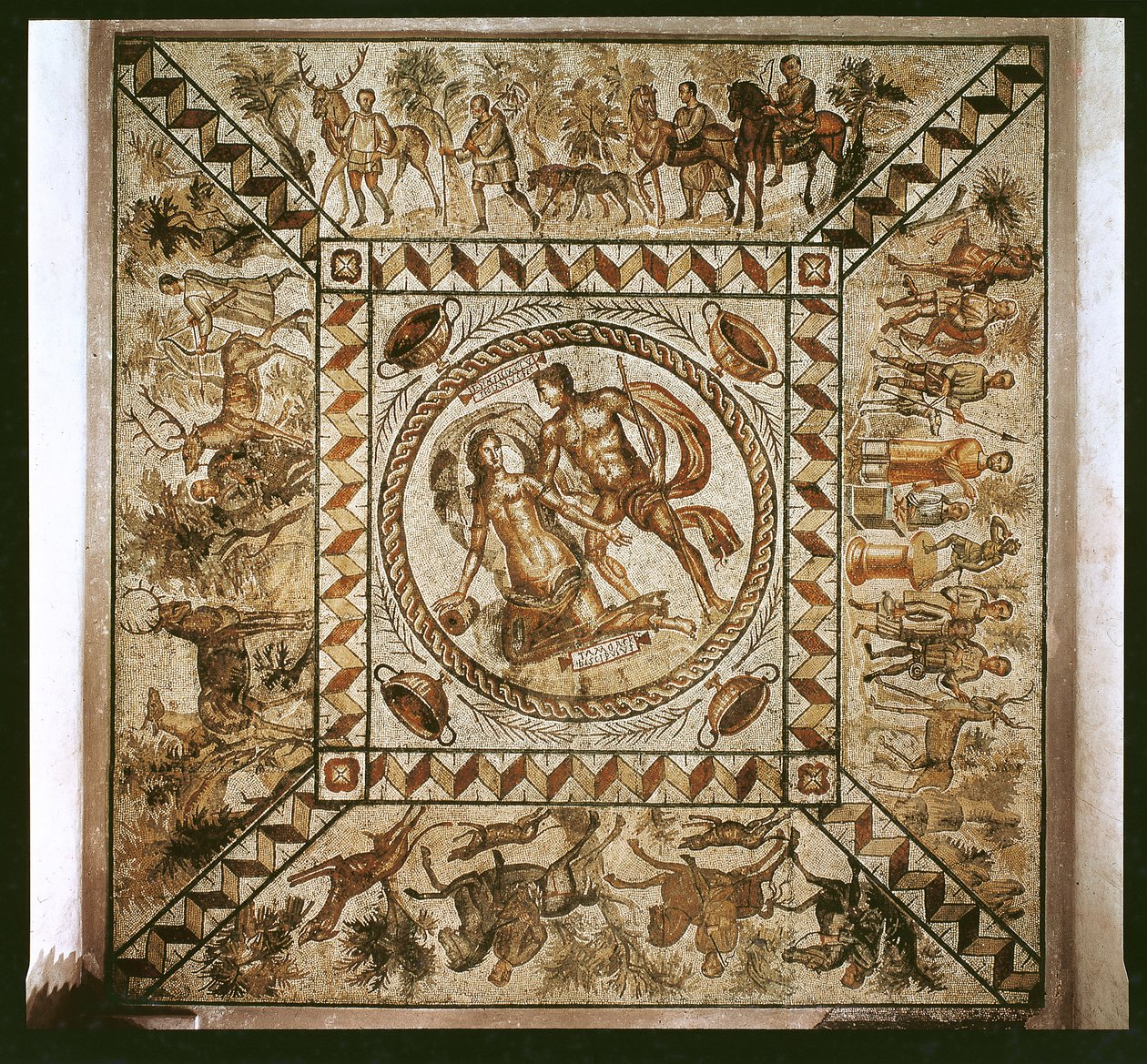 Daphnét Apollo üldözi, vadászjelenetekkel körülvéve, Senius Felix, Pouzzoles polgára aláírásával (mozaik) alkotó: Roman