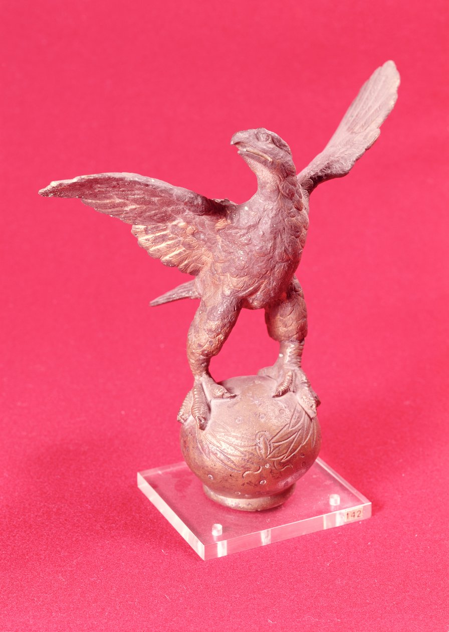 Kitárt szárnyú sas labdán, Kr.e. 1. század – Kr. u. 2. század (bronz) alkotó: Roman