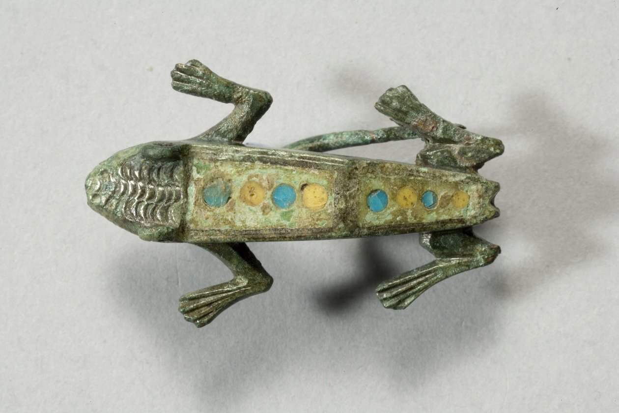 Béka fibula, római-kelta, Kr.u. 3-4. század (bronz zománcberakással) alkotó: Roman