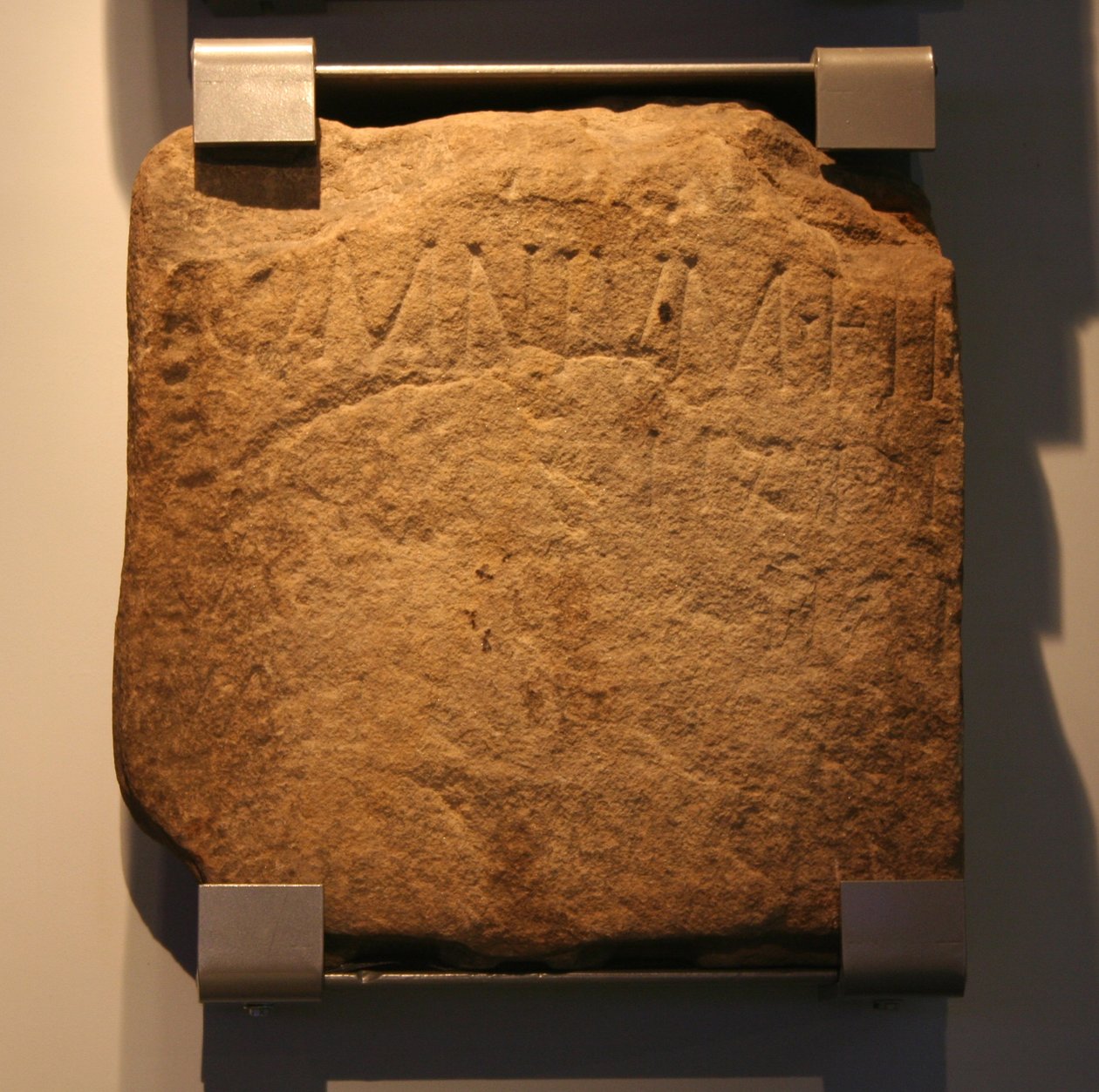 Római tábla töredéke alkotó: Roman