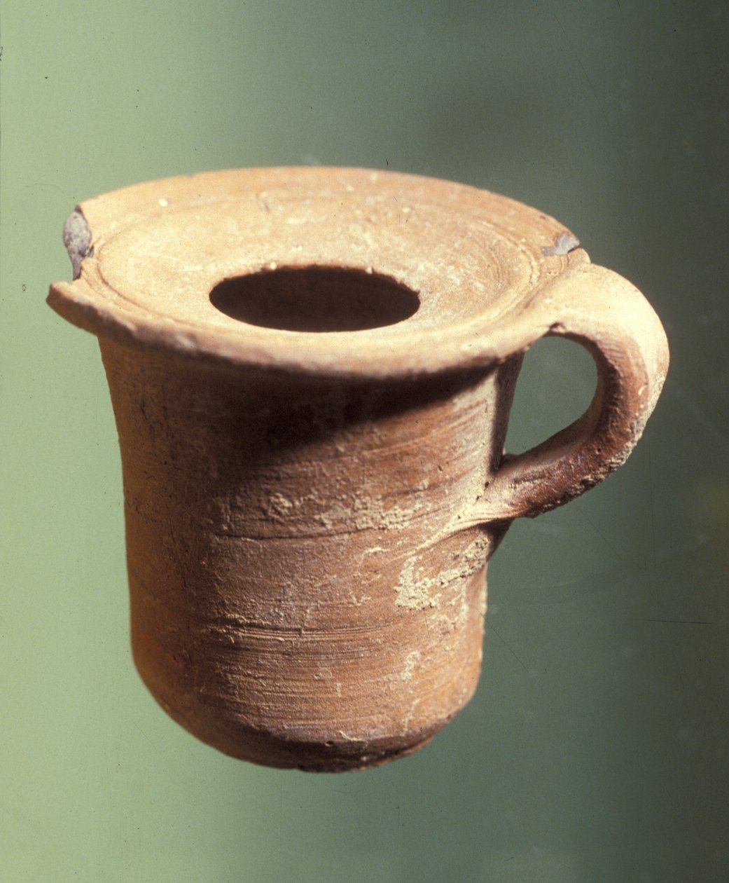 Qumránban talált tintatartó (terrakotta) alkotó: Roman