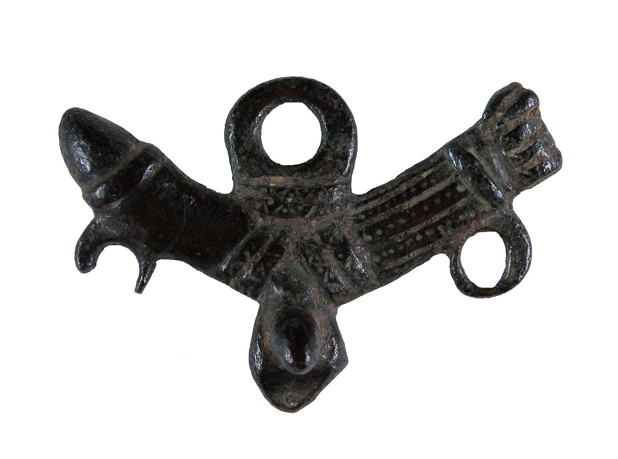 Fallikus amulett (bronz) alkotó: Roman