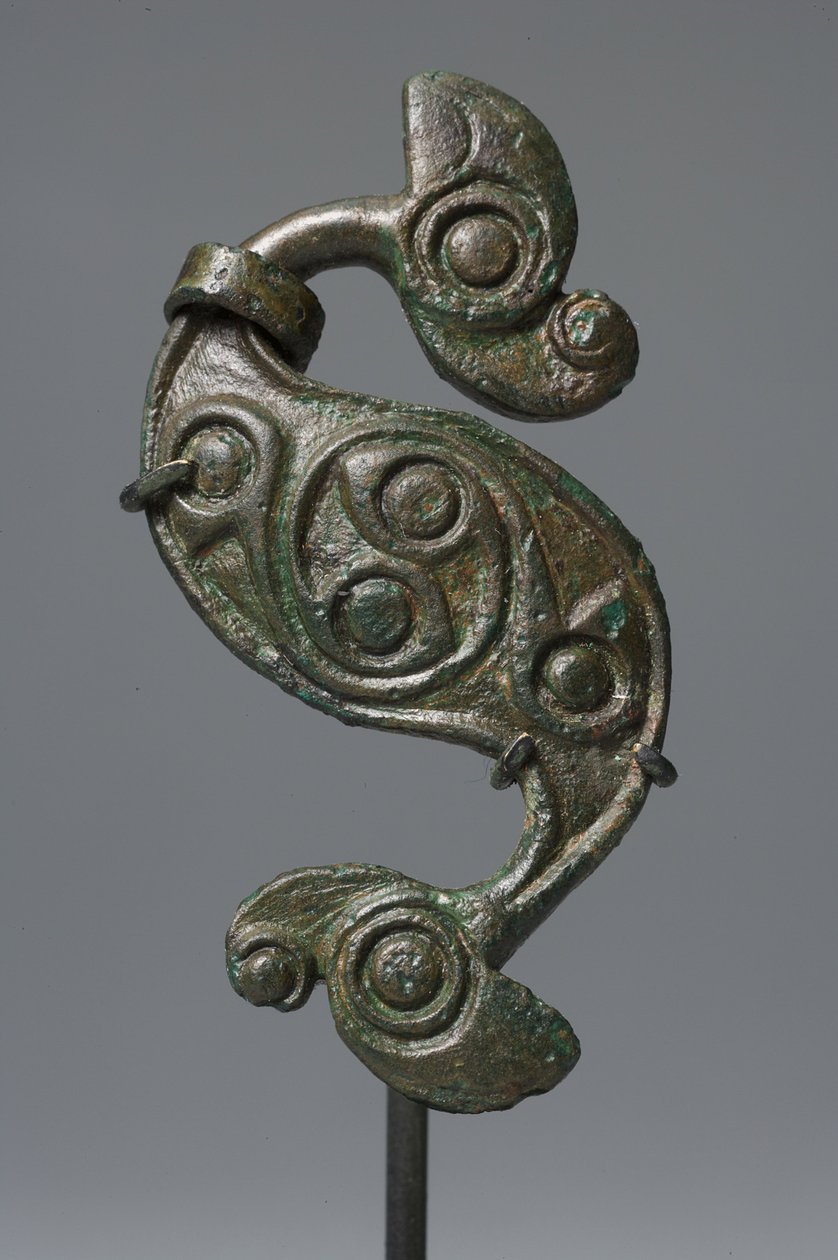 Római-brit „Dragonesque” fibula (bronz) alkotó: Roman