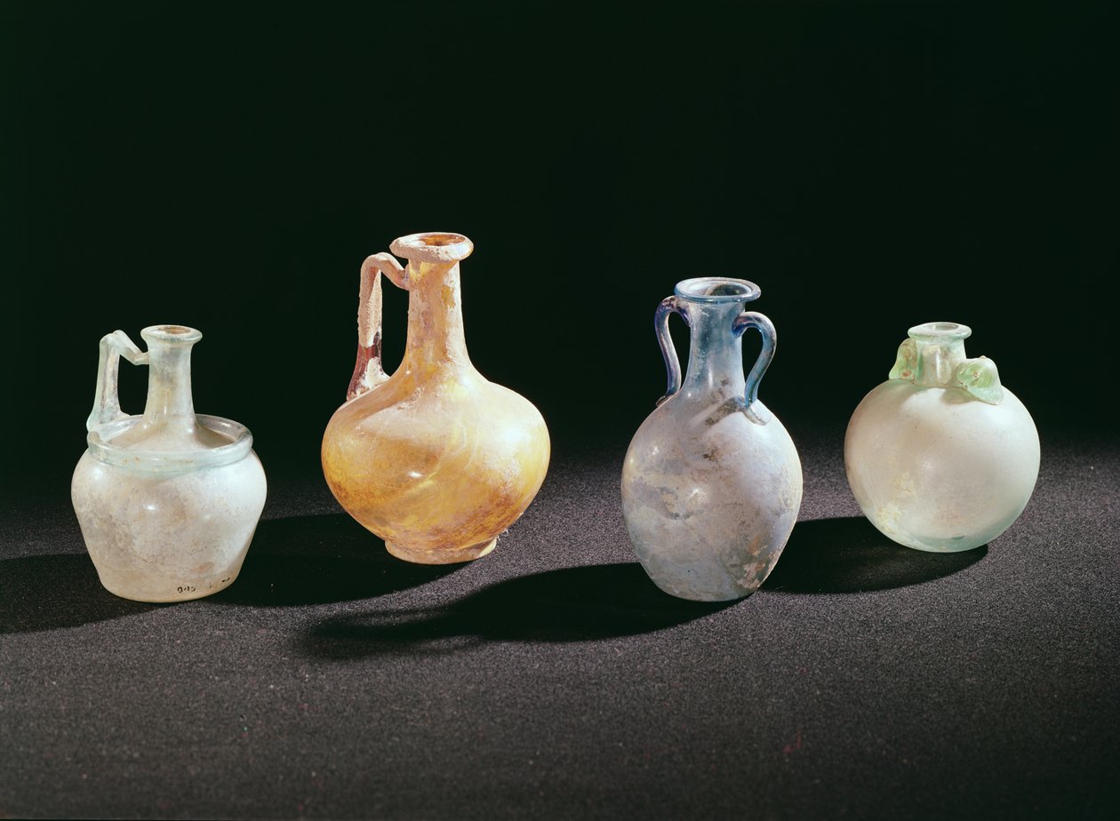 Válogatás vázákból, 1.-2. század (üveg) alkotó: Roman