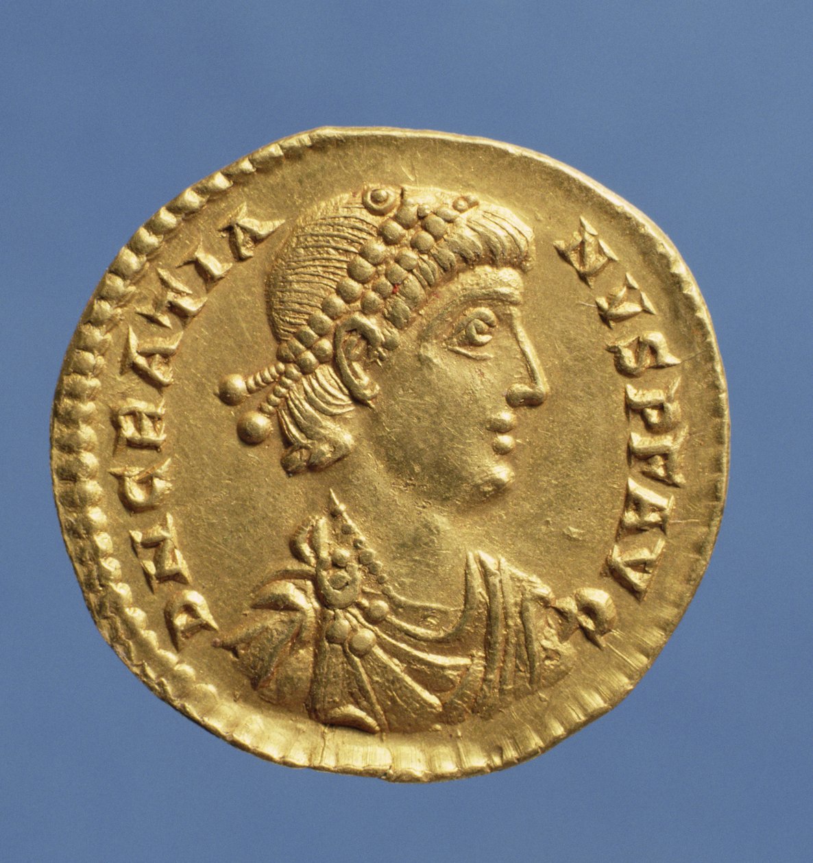 Gratianus (375-383) Solidusa (előlapja) leterített, diadémet viselő cuirassed. (arany) Felirat: D N GRATIANVS P F AVG alkotó: Roman