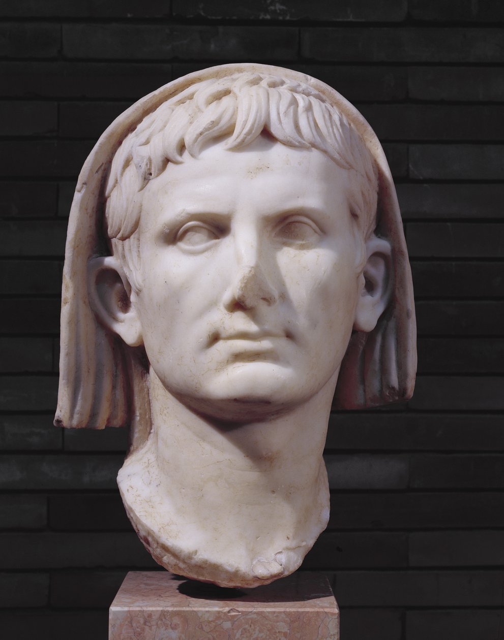 Augustus császár fátyolos feje (márvány) alkotó: Roman