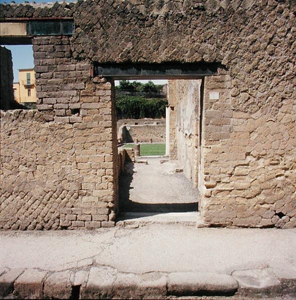 Az alkóv háza alkotó: Roman Roman