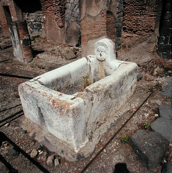 Szökőkút alkotó: Roman Roman