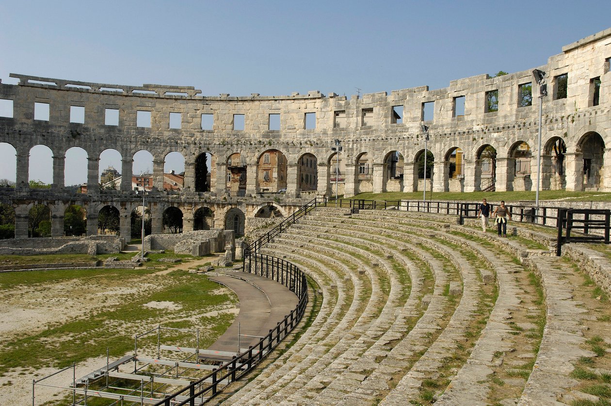 Pulai Amfiteátrum, Horvátország alkotó: Roman