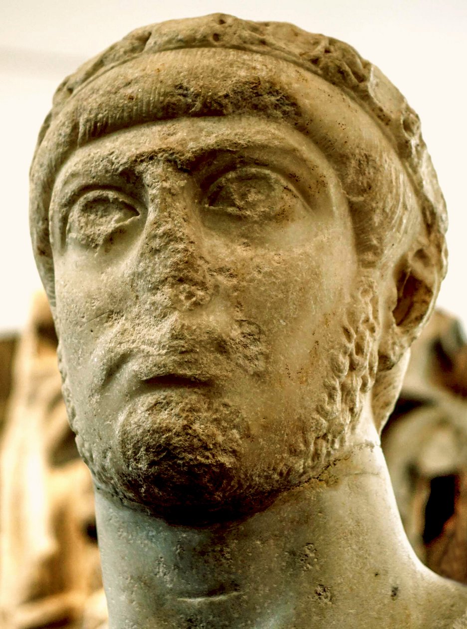 Gratianus császár mellszobra alkotó: Roman