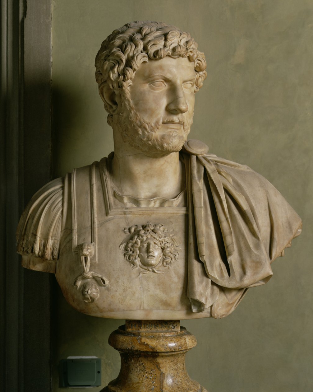 Hadrianus császár mellszobra (i.sz. 76-138) (márvány) alkotó: Roman