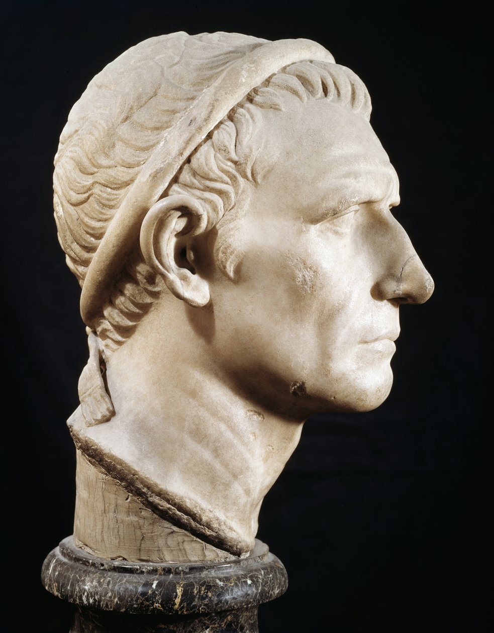 III. Nagy Antiokhosz feje (márványszobor) alkotó: Roman