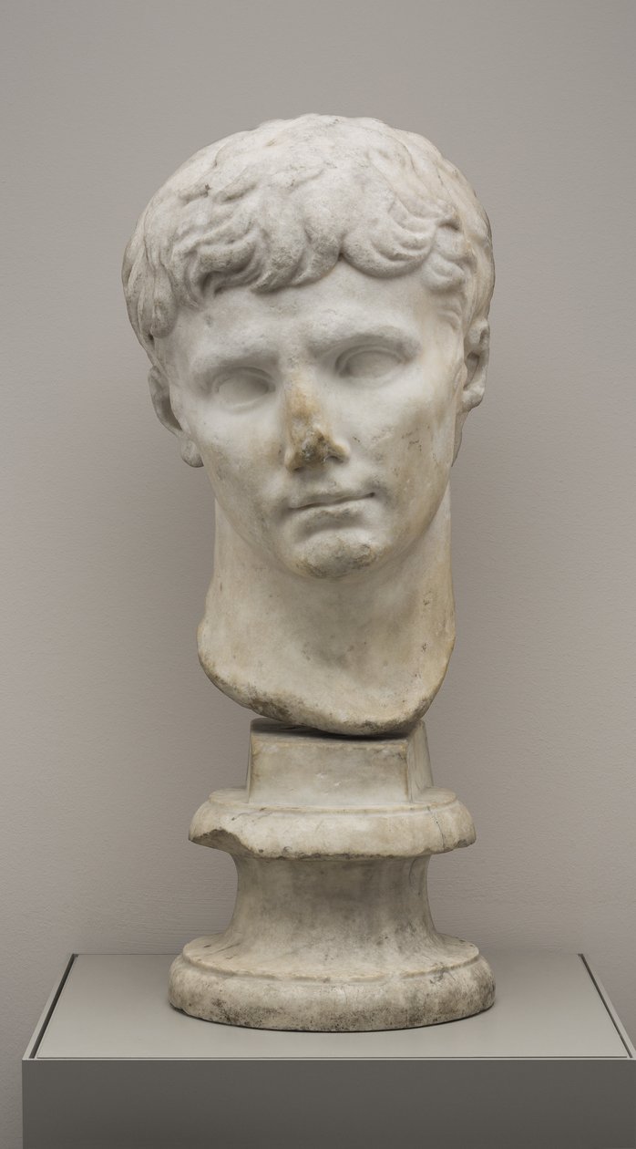 Augustus császár feje (márvány) alkotó: Roman