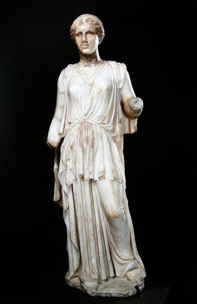 Kore (márvány) alkotó: Roman