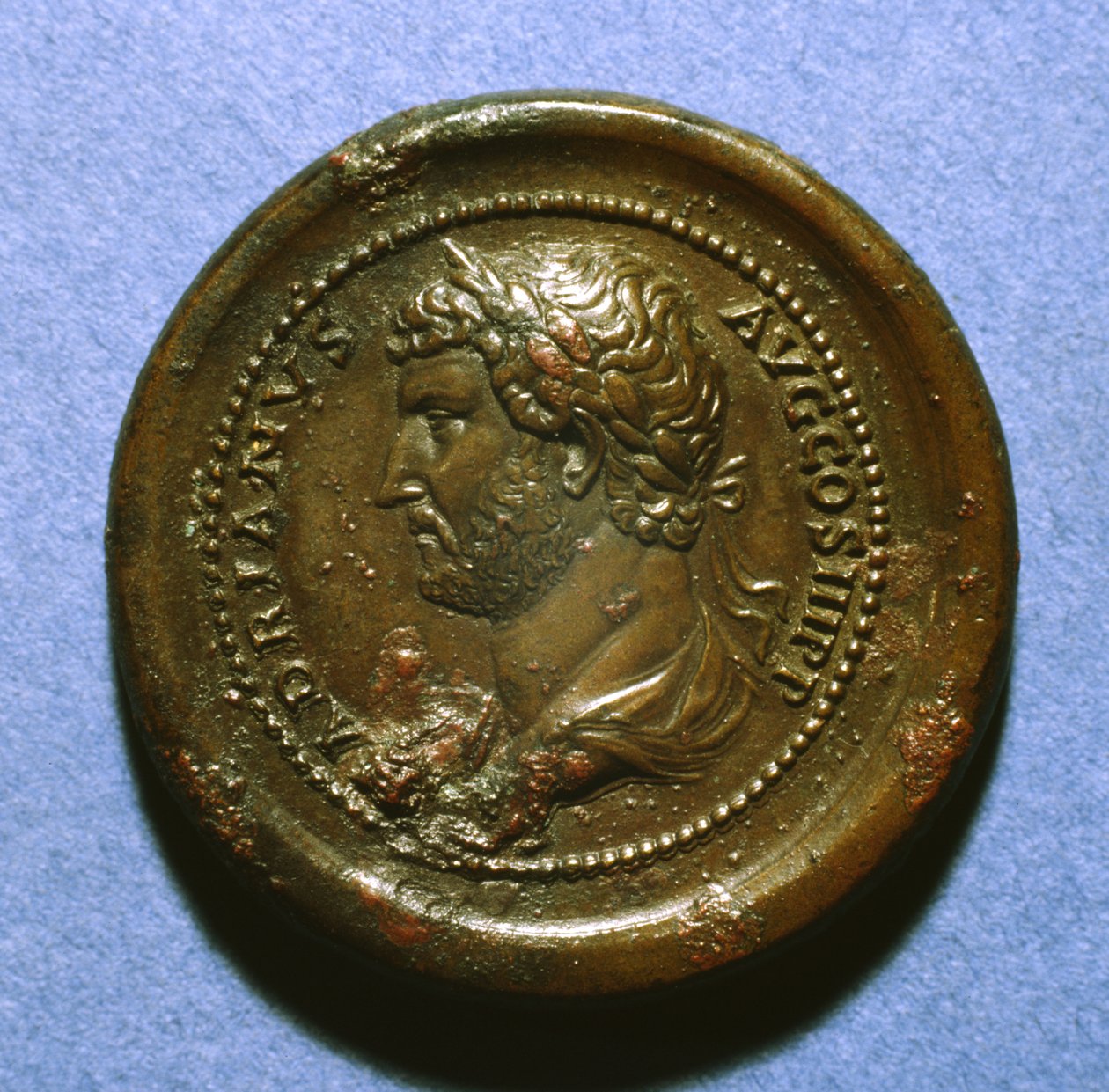 Hadrianus-érem, 117-38 (arany) alkotó: Roman