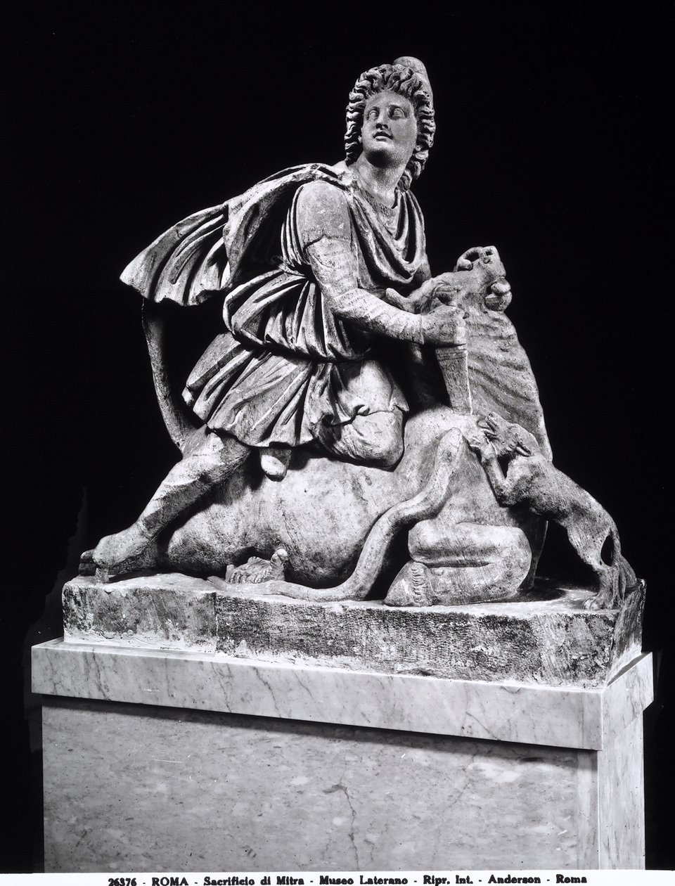 Mithras megöl egy bikát (márvány) alkotó: Roman