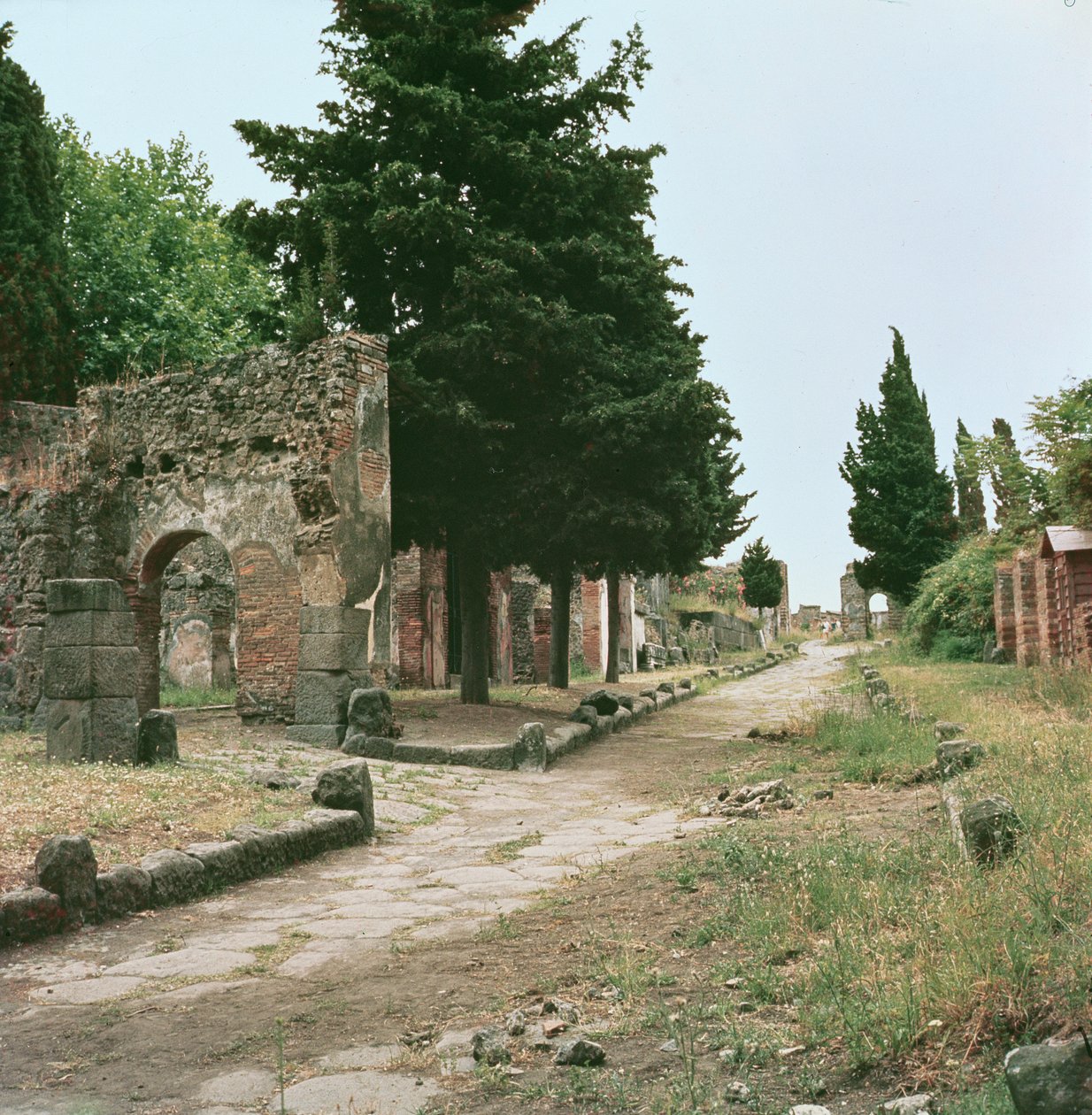 A Graves út és a Herculaneum-kapu alkotó: Roman