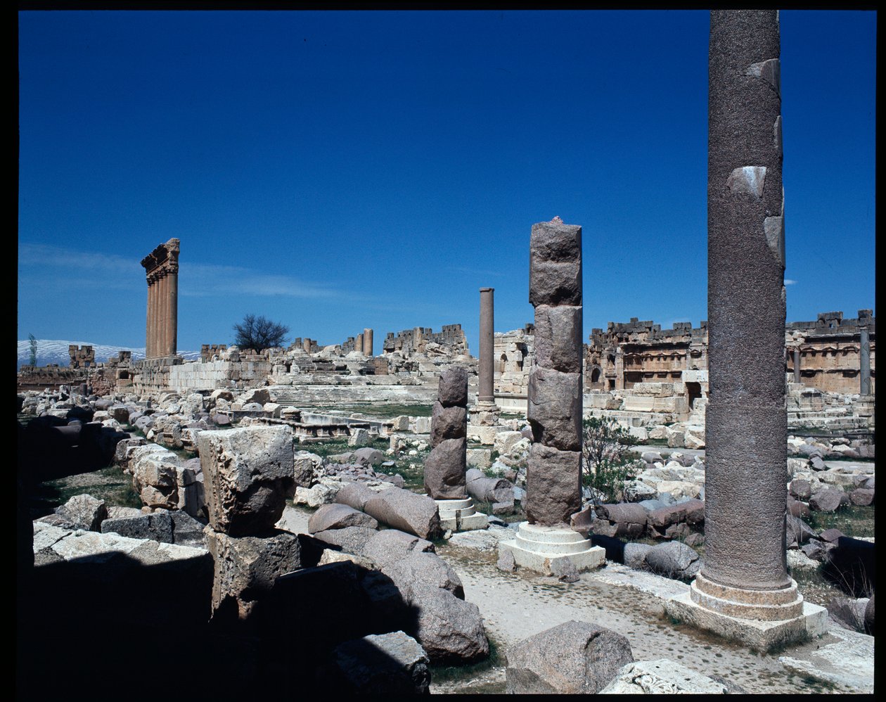 A hat oszlop a Jupiter templomban alkotó: Roman