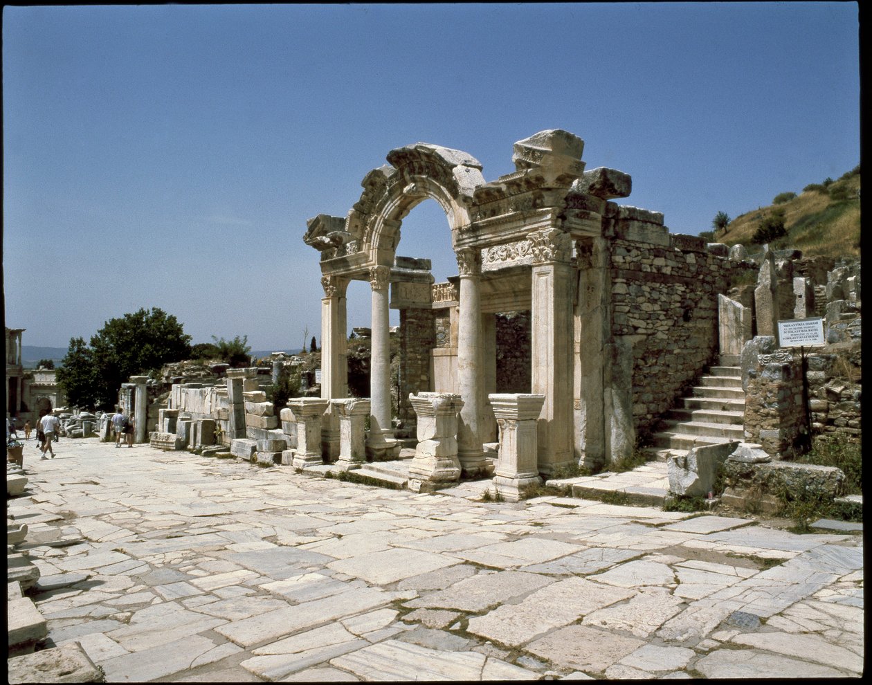 Kilátás Hadrianus templomára alkotó: Roman
