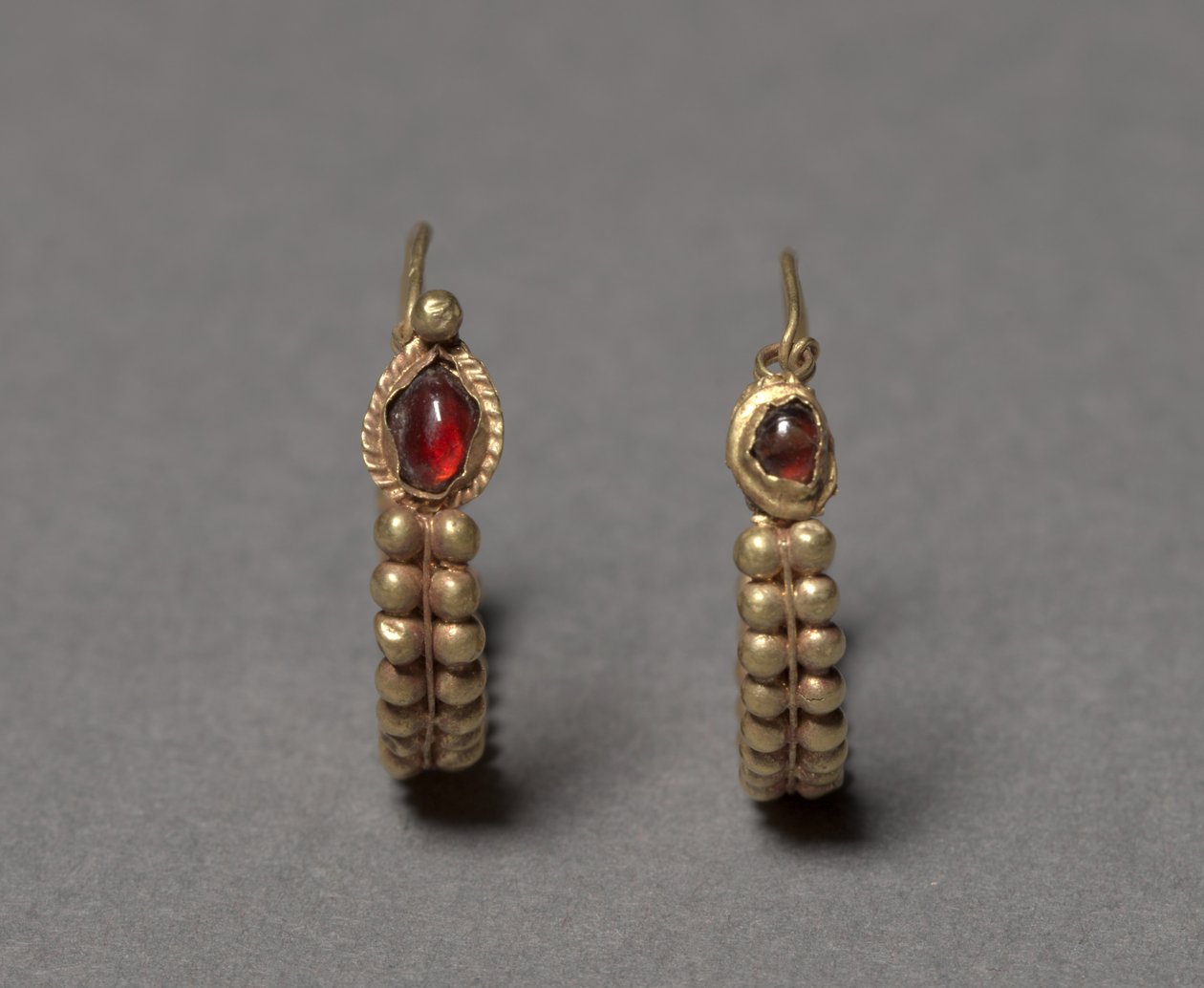 Fülbevaló alkotó: Roman Imperial Period