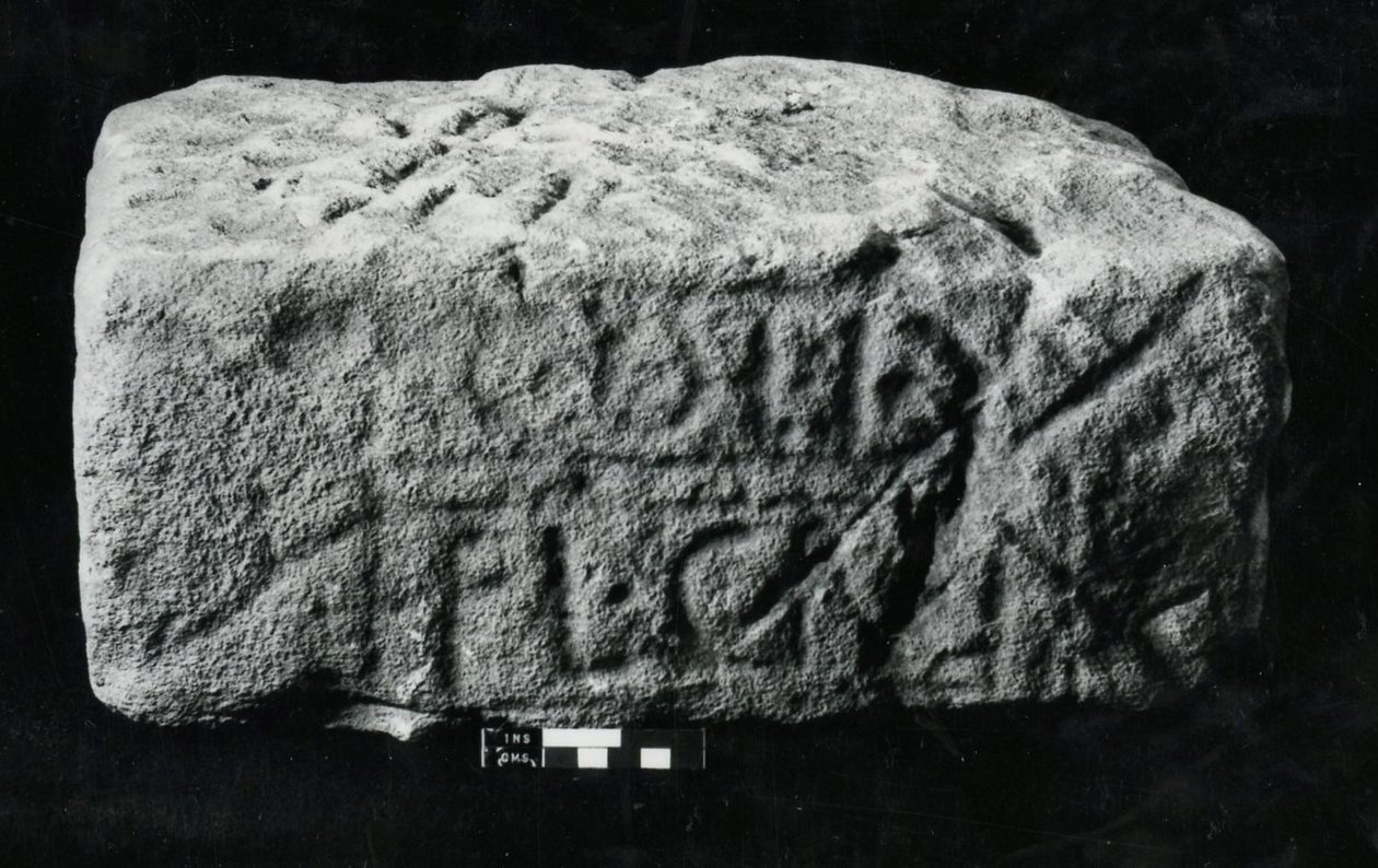 Századi kő (kő) alkotó: Roman Roman