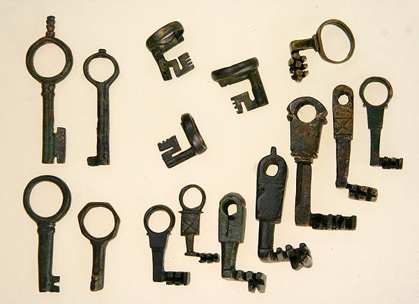Kulcsválaszték (bronz) alkotó: Roman Roman