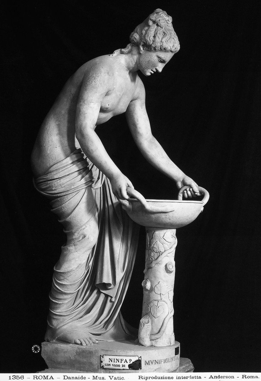 Danaide-t (márvány) ábrázoló szobor alkotó: Roman Roman