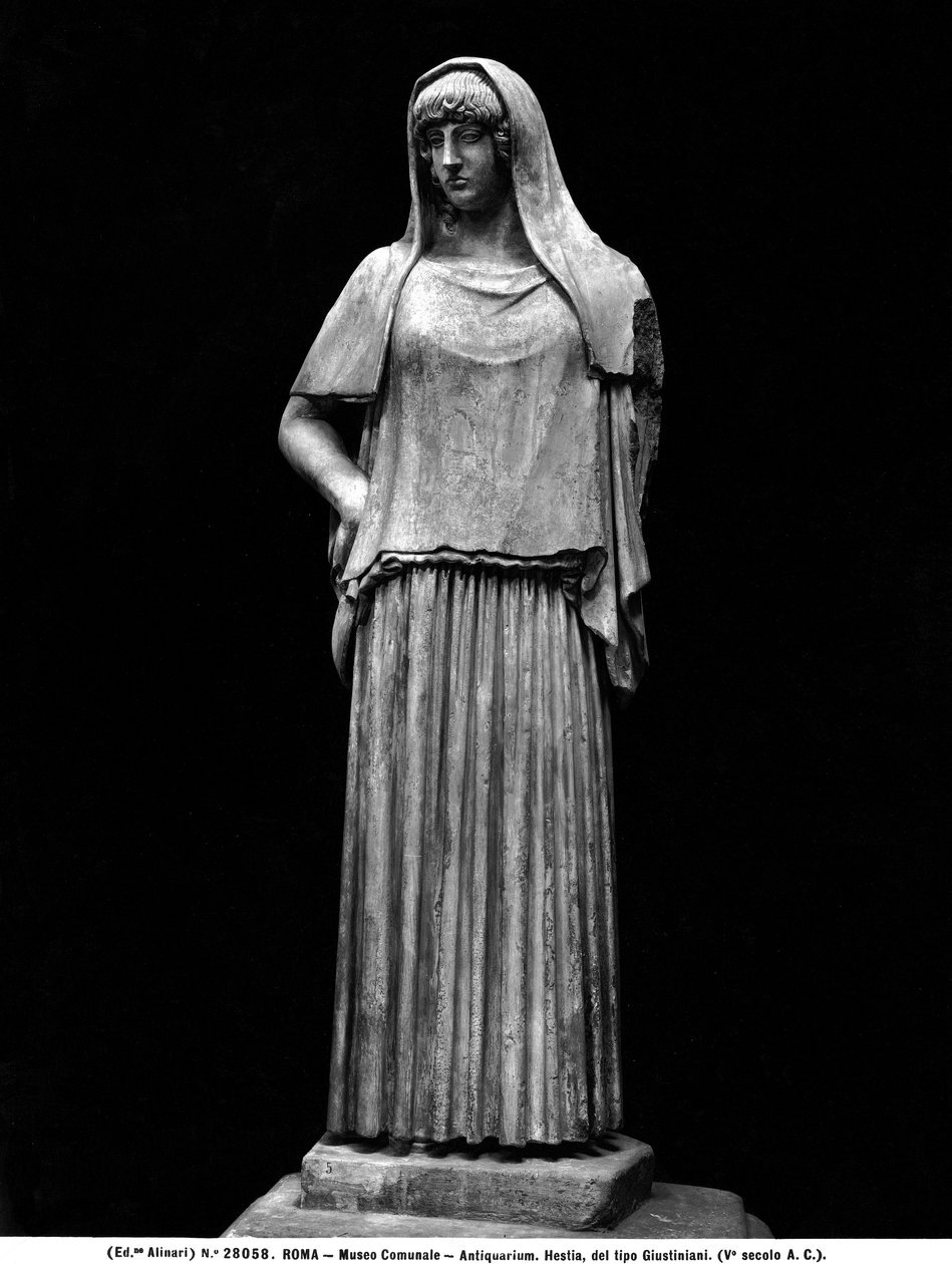 Hestia szobra (márvány) alkotó: Roman Roman