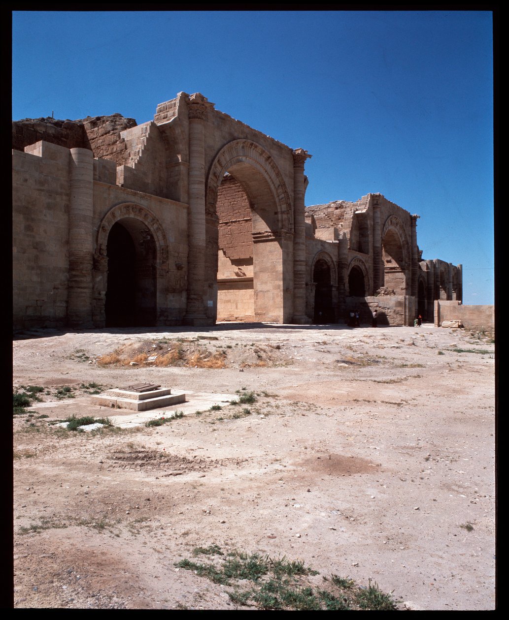 Kilátás a római templomra alkotó: Roman Roman