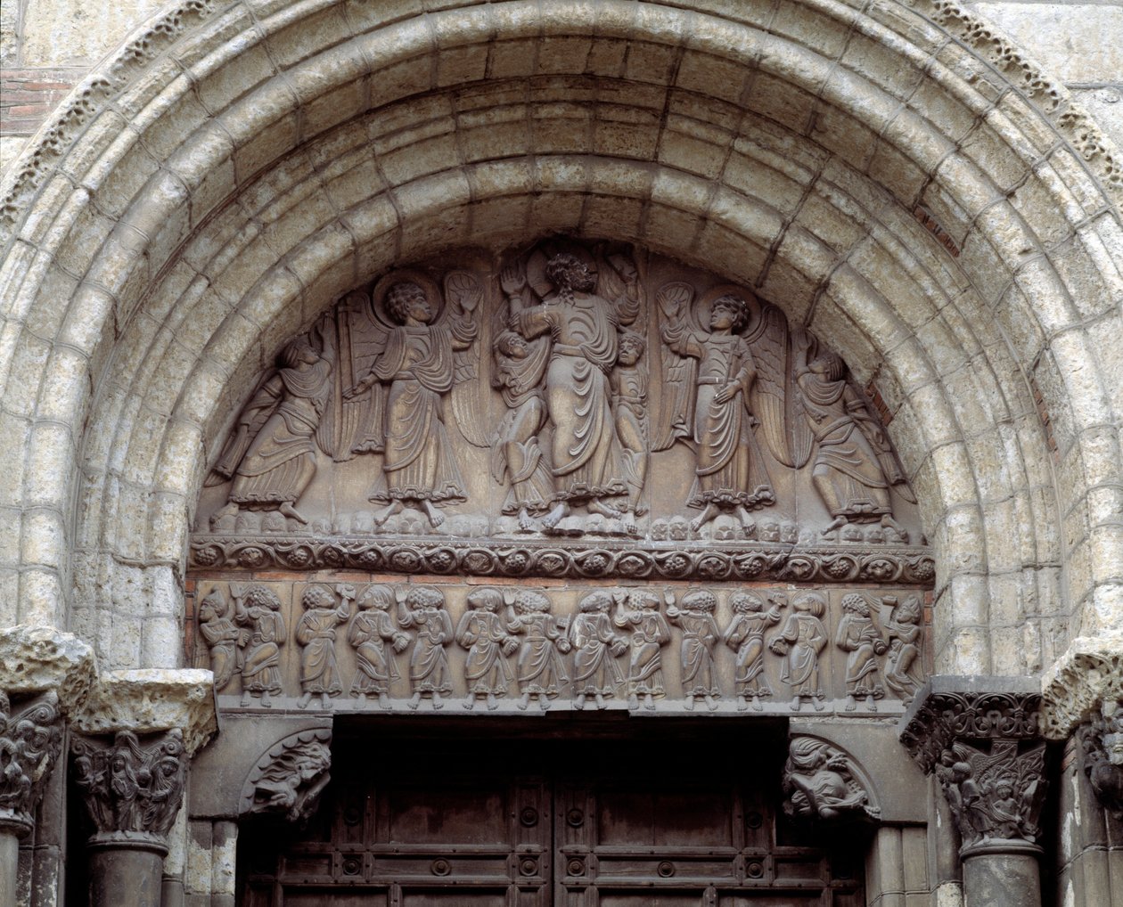 A felemelkedés, a bazilika déli portálja (szobor) alkotó: Romanesque