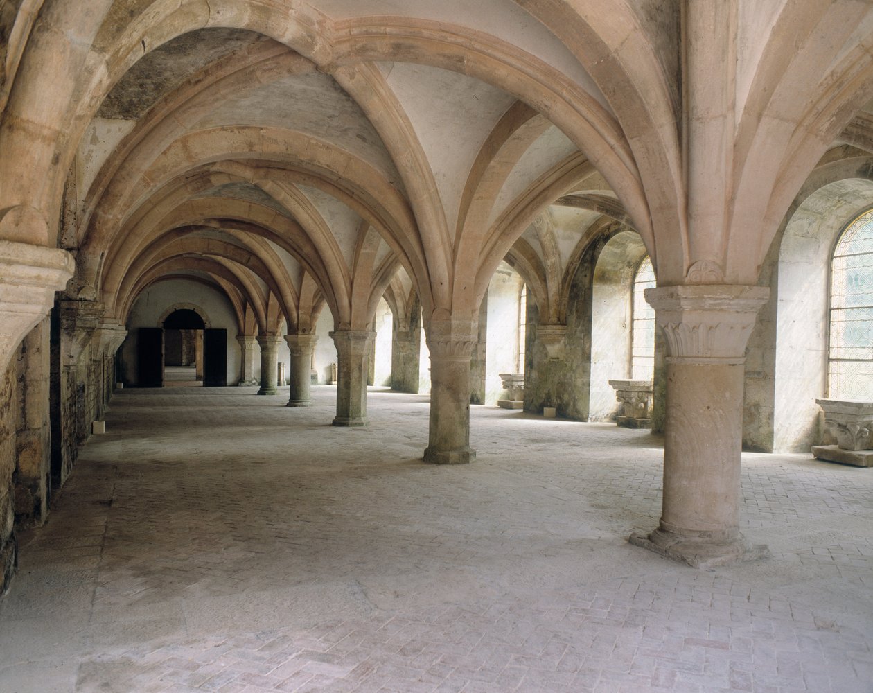 Kilátás a scriptoriumra alkotó: Romanesque