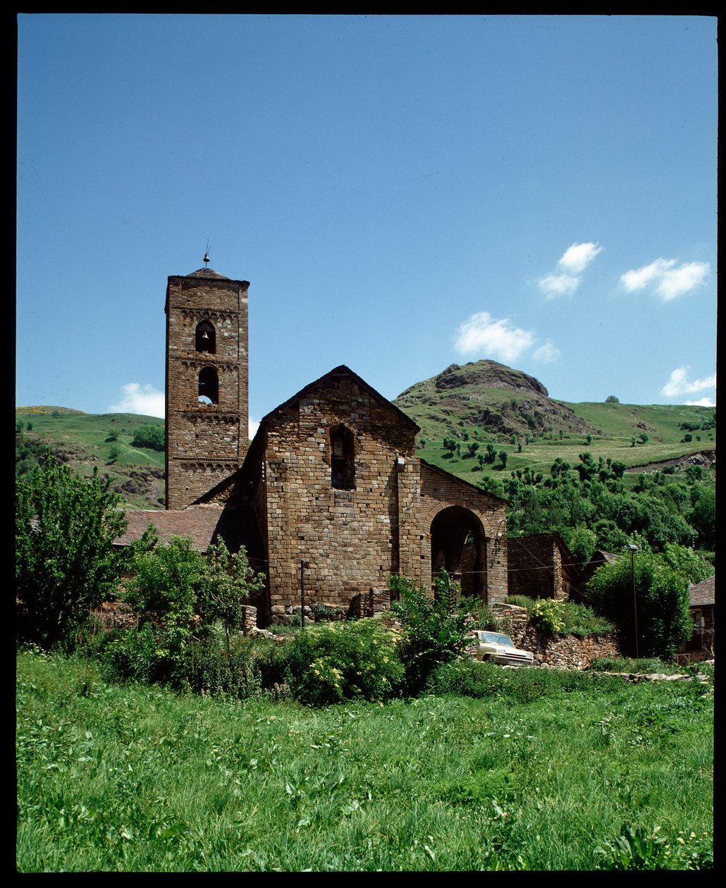Kilátás a templomra (fénykép) alkotó: Romanesque