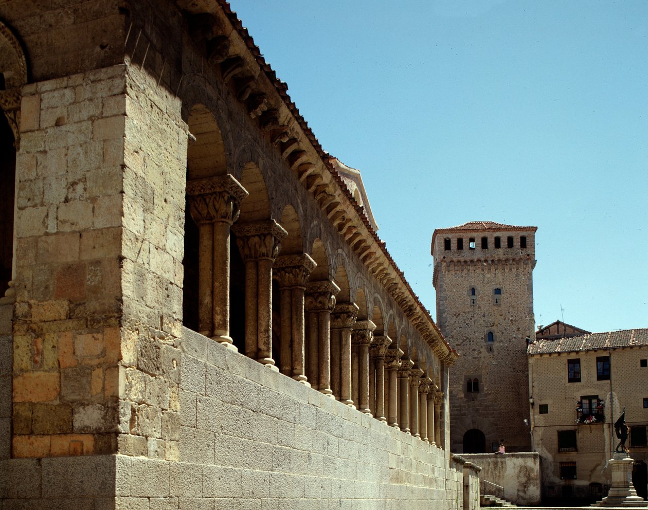 Kilátás a templomra alkotó: Romanesque