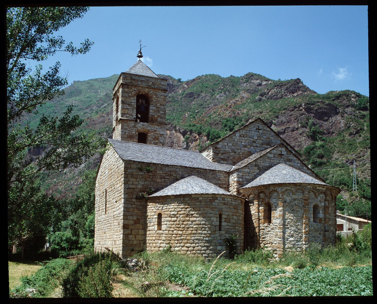 Kilátás a Szent Feliu templomra (fotó) alkotó: Romanesque