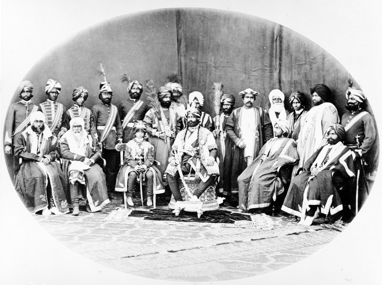 Ranbir Singh, dzsammu és kasmíri maharadzsa és szvit, 1877 alkotó: S. and Shepherd, C. Bourne