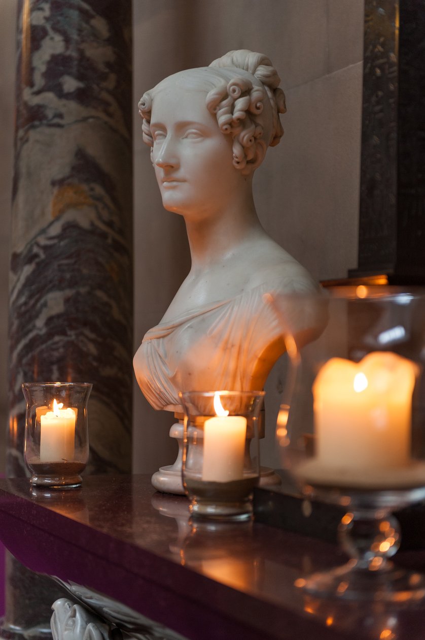 Bust of a lady (marble) alkotó: School English