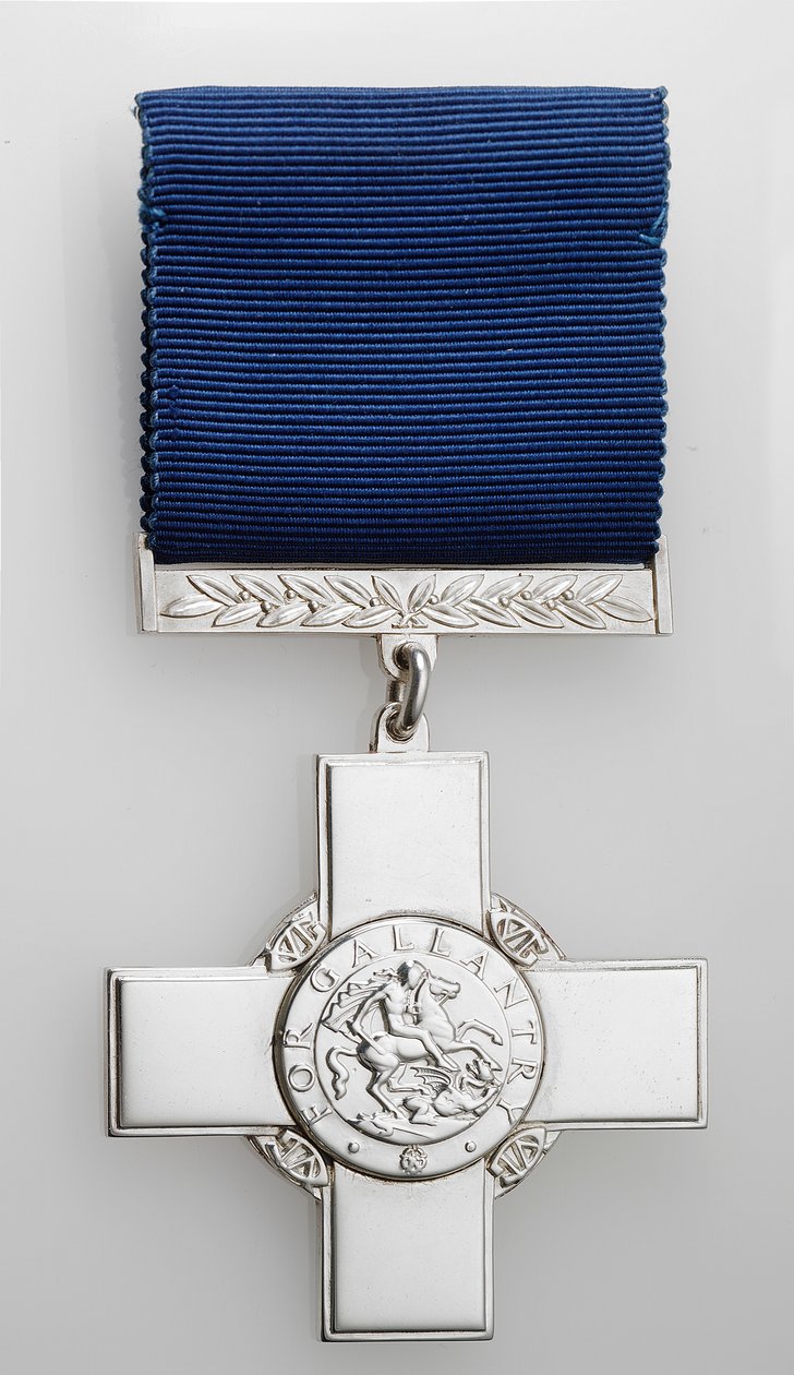 George Cross (ezüst, selyemszalaggal) alkotó: School English
