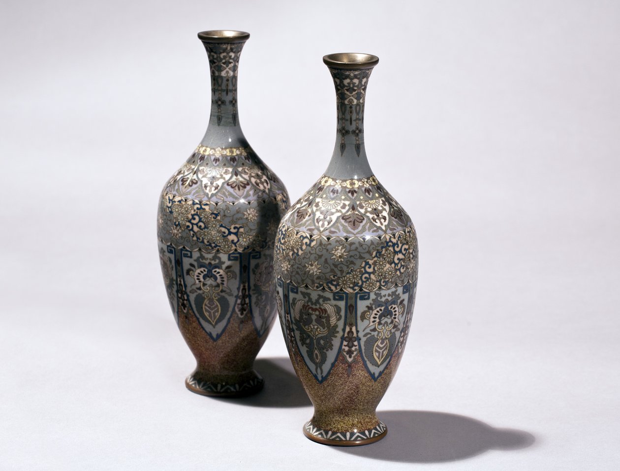 Két cloisonne váza alkotó: Japanese School