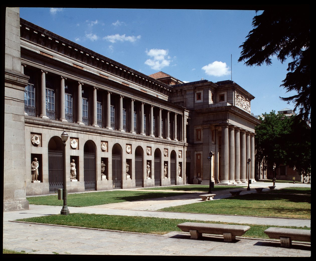 Kilátás a Prado múzeumra (fénykép) alkotó: School Spanish
