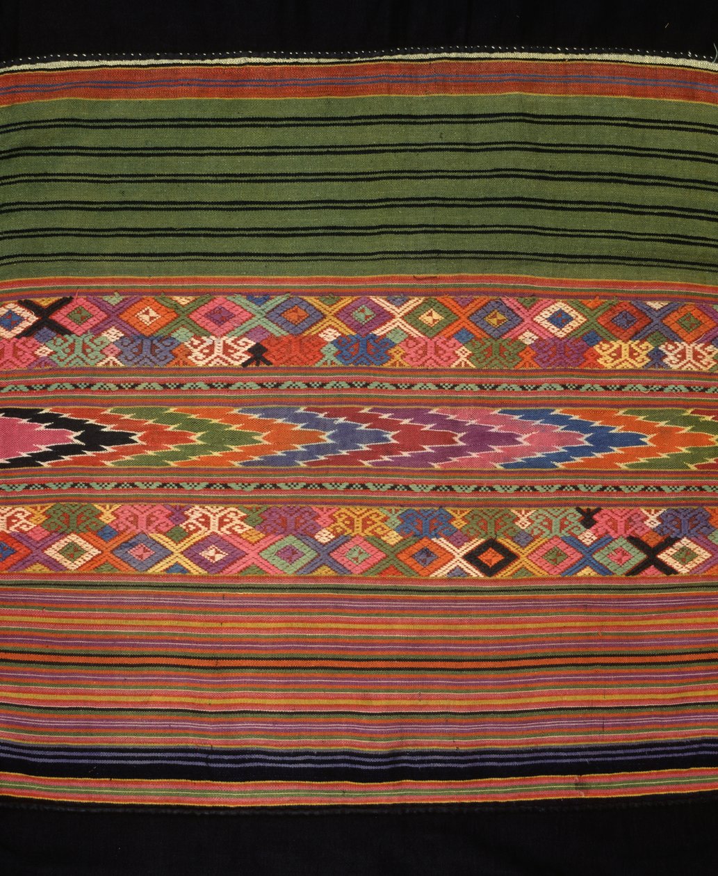 Tai Lu szövet részlete (textil) alkotó: School Thai