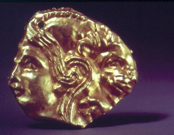Fiatal feje és oroszlán (arany) alkotó: Scythian