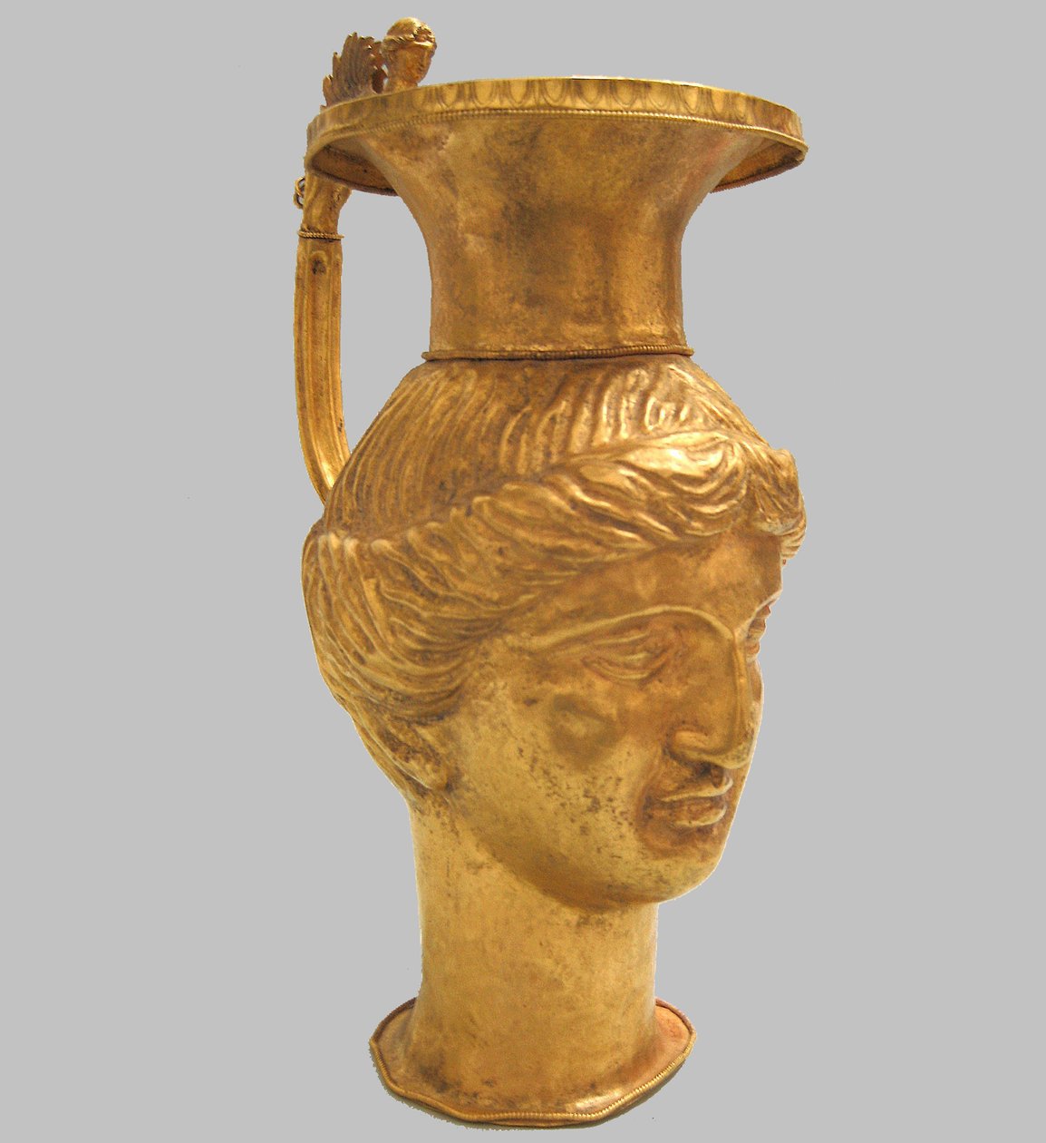 Alakú edény, ie 4. század alkotó: Scythian