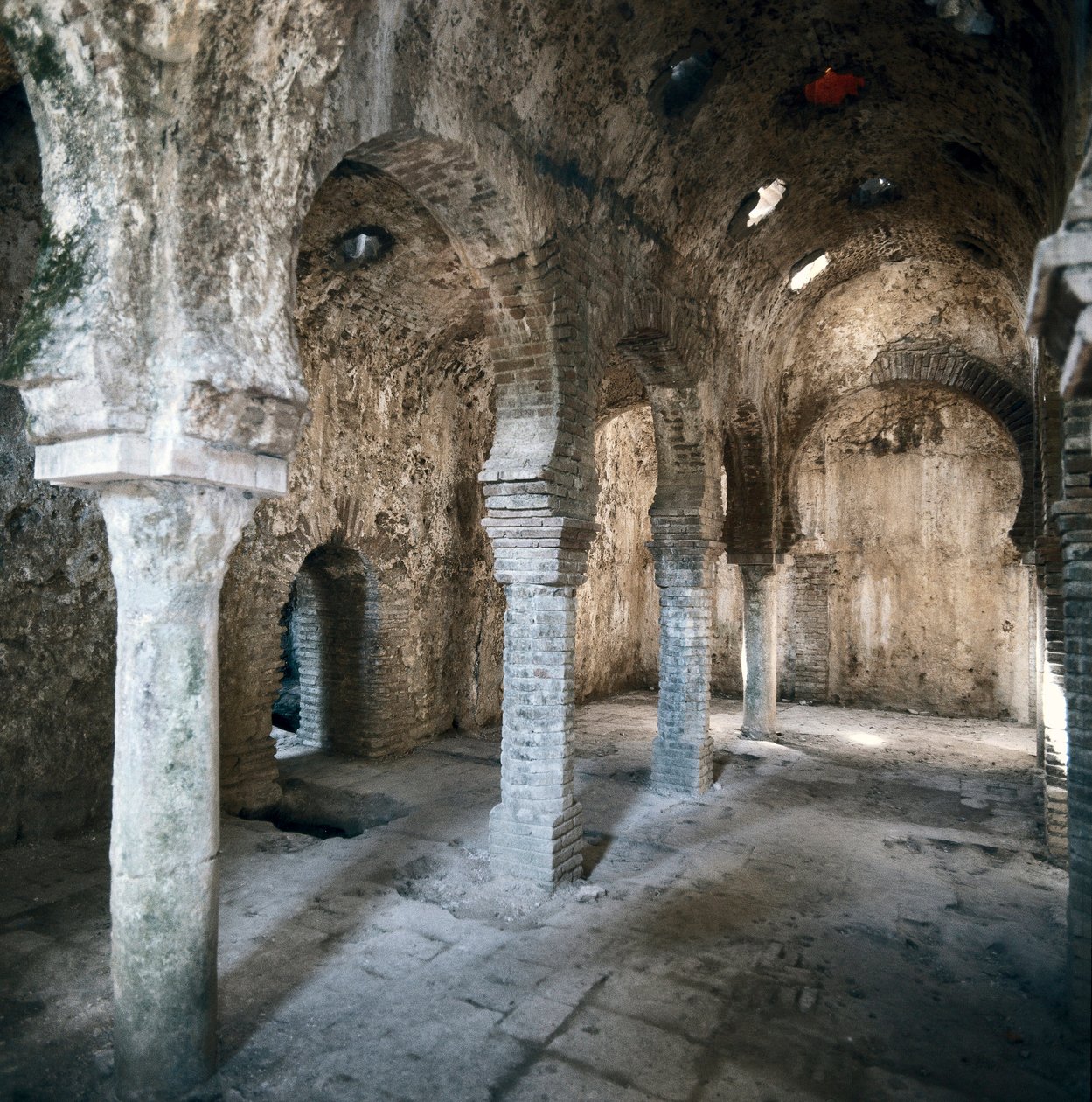 Arab Baths, Ronda, Spanyolország alkotó: Spanish School