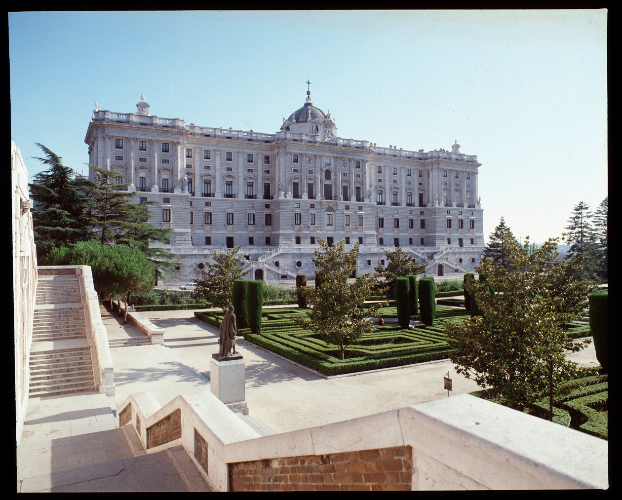 Kilátás a királyi palotára (1738-1755) (fotó) alkotó: Spanish School