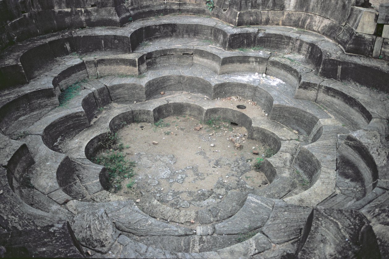 Nelum Pokuna (Lótuszfürdő) alkotó: Sri Lankan