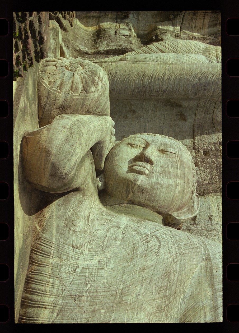 Fekvő Buddha, Gal Vihara (gránit) (részlet) alkotó: Sri Lankan