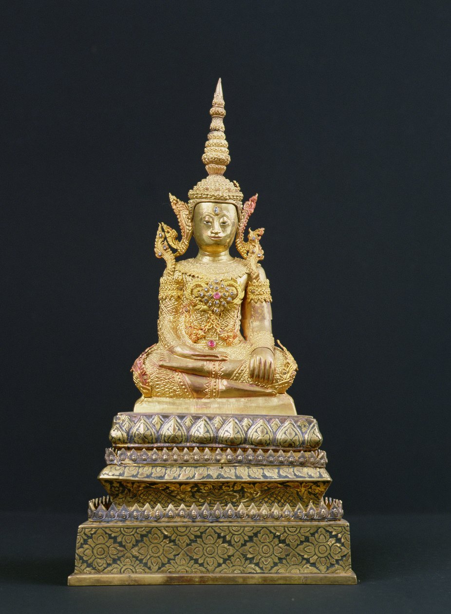 Buddha meditációban ülve, Rattanakosin időszak (1782-1910) (arany és drágakövek) alkotó: Thai